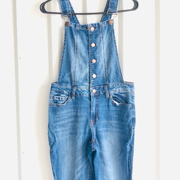 GUC✨ REFUGE women's medium blue jean denim overalls with criss cross back straps - Picture 3 of 13